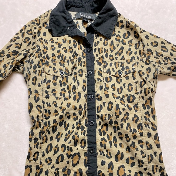 Women’s leopard button down shirt - Picture 2 of 6